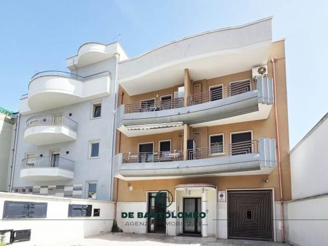 Locale Commerciale in affitto a Puglia, Taranto