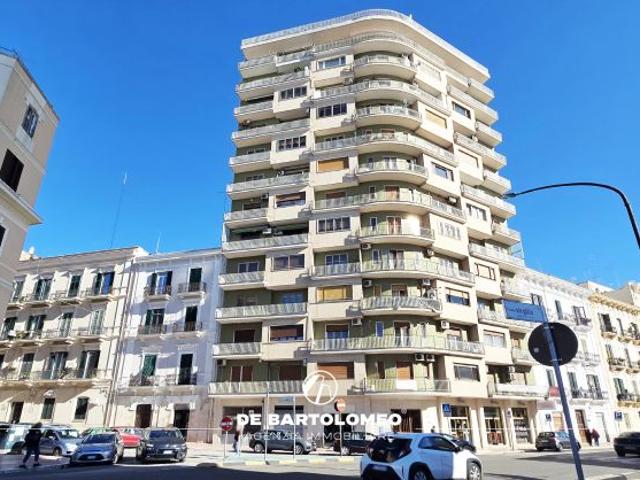 Locale Commerciale in vendita a Puglia, Taranto
