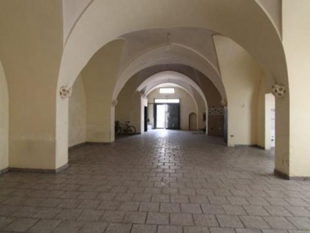 Locale Commerciale in vendita a Puglia, Taranto