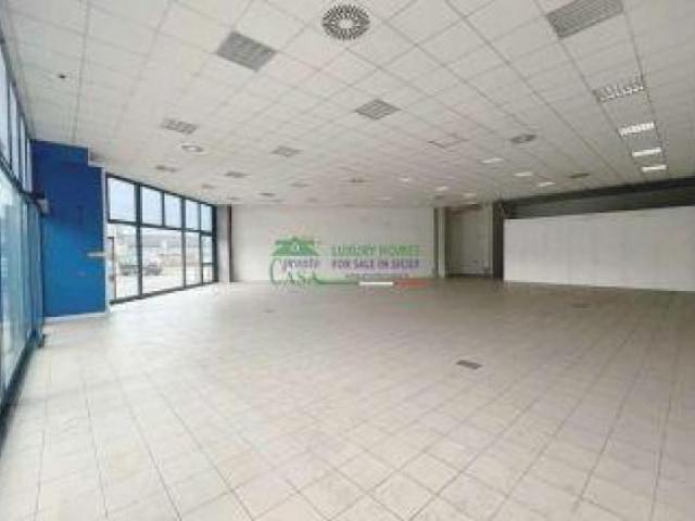 Locale Commerciale in vendita a Comiso, Sicilia