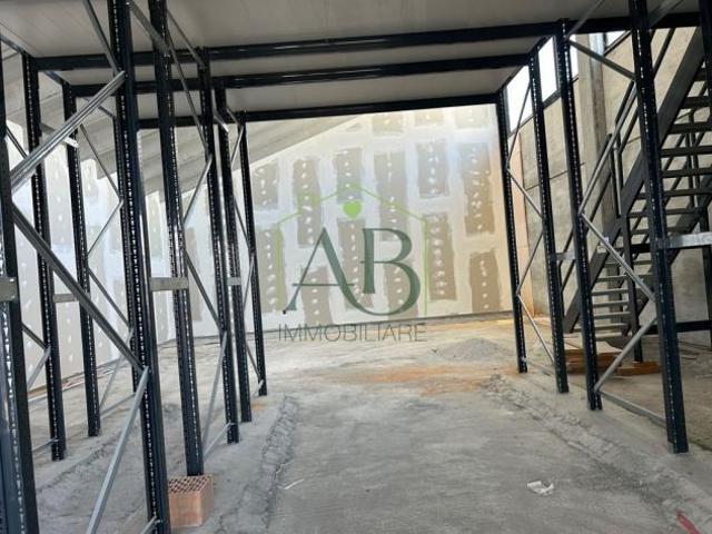 Locale Commerciale in affitto a Ravenna, Reggio Emilia