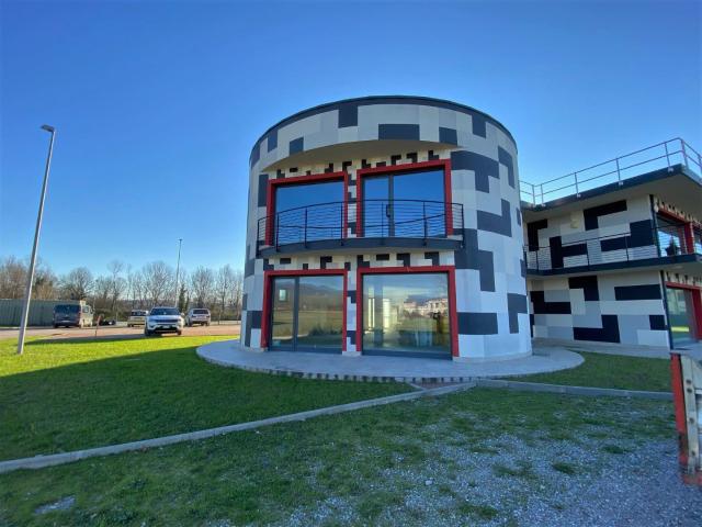 Locale Commerciale in affitto a Capannori, Lucca