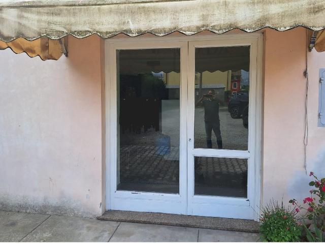 Locale Commerciale in affitto a Capannori, Lucca