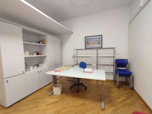 Locale Commerciale in affitto a Livorno, Toscana