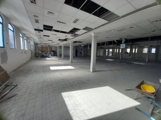 Locale Commerciale in affitto a Livorno, Toscana