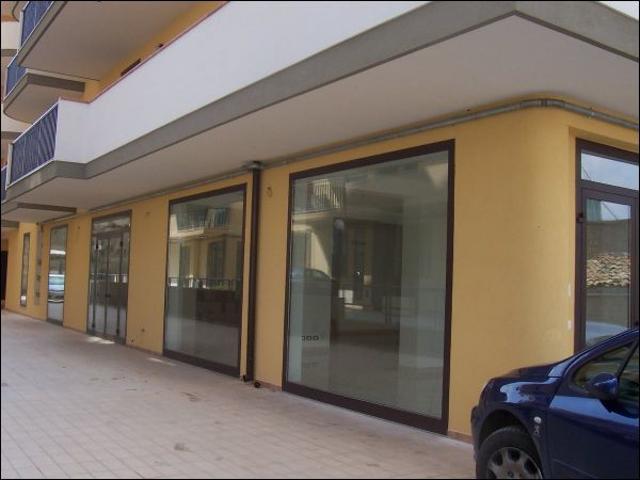 Locale Commerciale in affitto a Modica