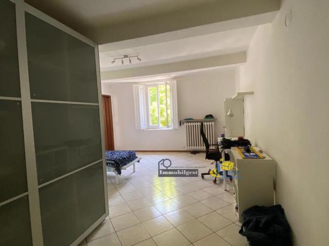 Locale Commerciale in affitto a Parma