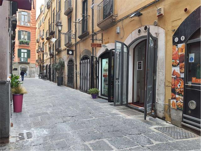 Locale Commerciale in affitto a Salerno