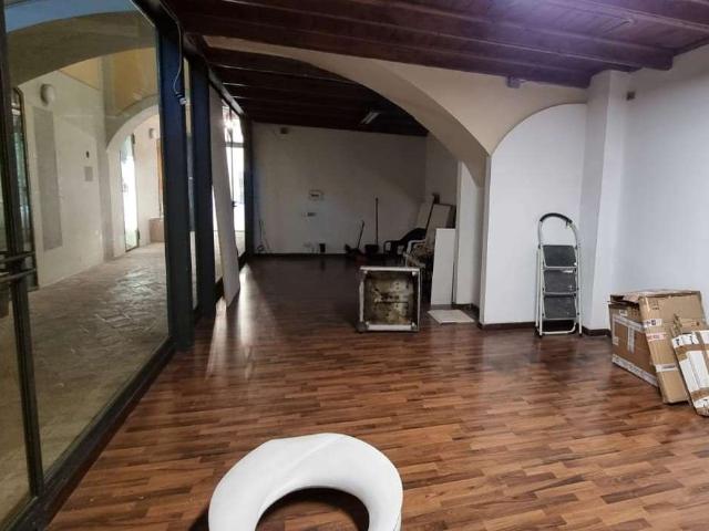 Locale Commerciale in affitto a Spoleto, Perugia
