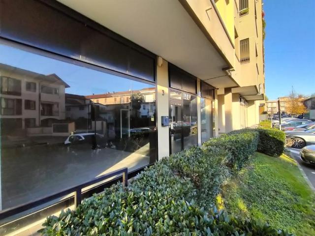 Locale Commerciale in affitto a Vedano Al Lambro