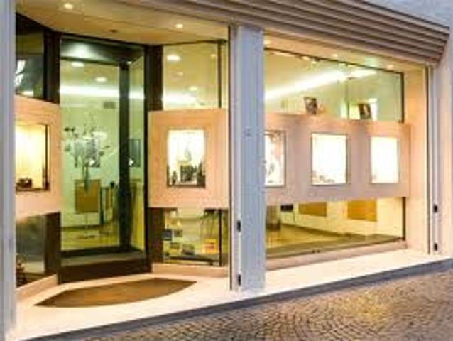 Locale Commerciale in vendita a Albignasego, Veneto