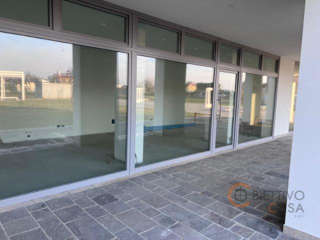 Locale Commerciale in vendita a Albignasego, Veneto