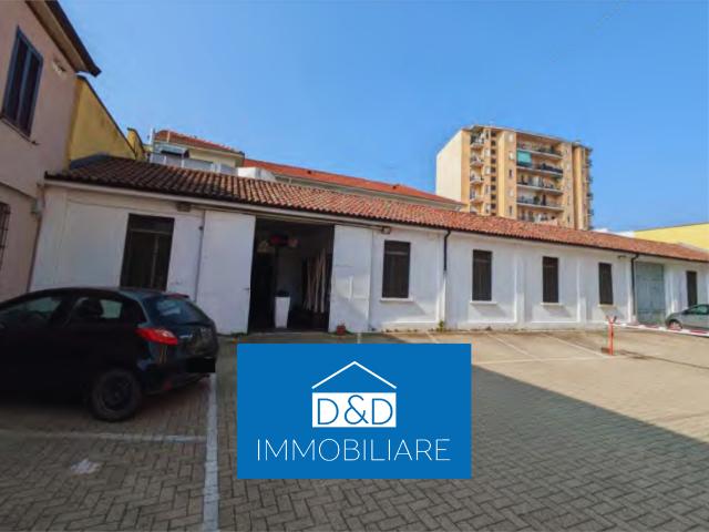 Locale Commerciale in vendita a Alessandria