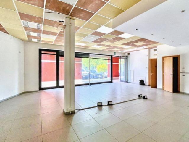 Locale Commerciale in vendita a Noventa Padovana, Padova