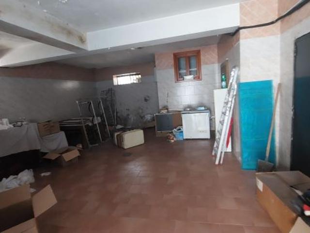Locale Commerciale in affitto a Casoria, Campania