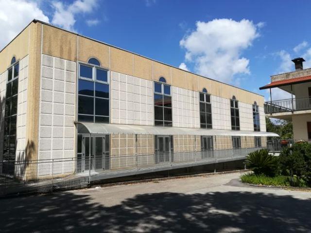 Locale Commerciale in affitto a Serino, Campania