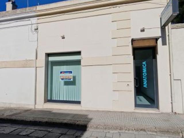 Locale Commerciale in affitto a Puglia, Lecce