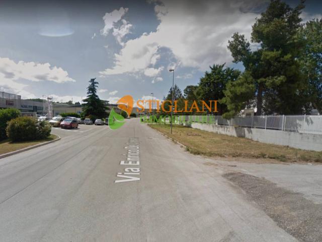 Locale Commerciale in affitto a Campobasso, Molise