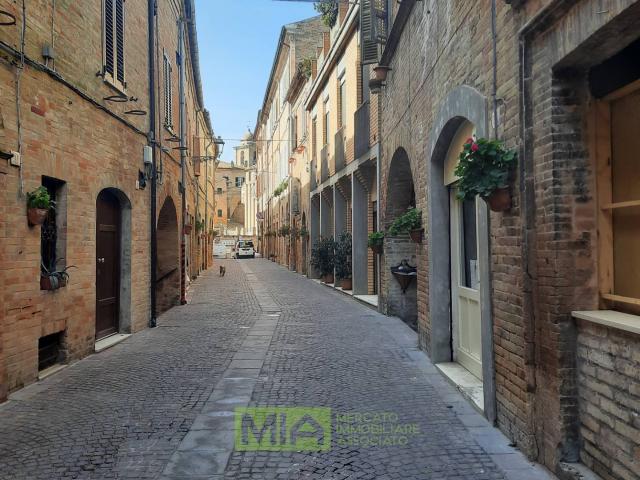 Locale Commerciale in affitto a Marche, Ascoli Piceno