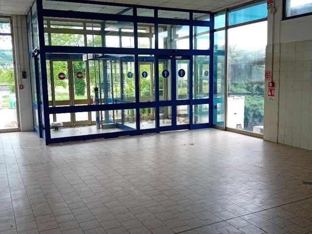 Locale Commerciale in affitto a Tresinaro - Secchia, Re
