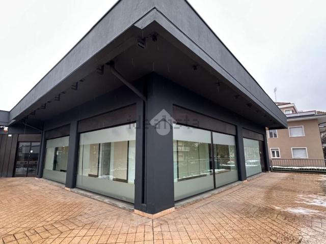 Locale Commerciale in affitto a Piemonte, Cuneo