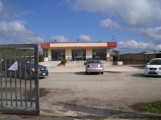 Locale Commerciale in affitto a Ragusa, Annunziata