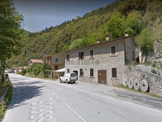 Locale Commerciale in affitto a Cerreto Di Spoleto, Umbria
