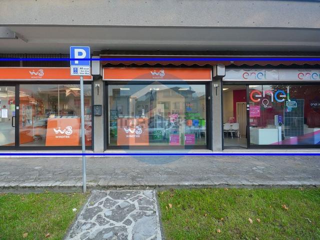 Locale Commerciale in affitto a Comunità montana della valle Camonica, Esine