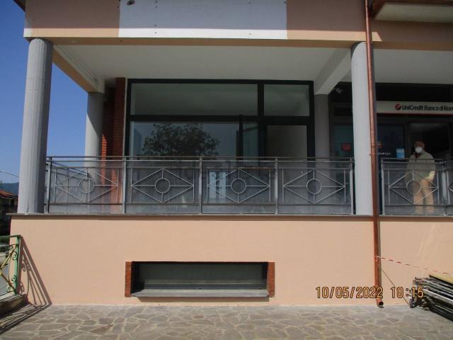 Locale Commerciale in affitto a Dugenta, Campania