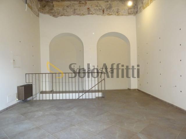 Locale Commerciale in affitto a Rione Porto, Marche