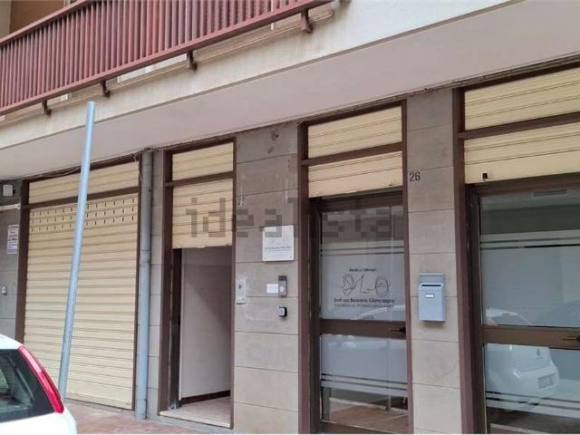 Locale Commerciale in affitto a Puglia, Bari