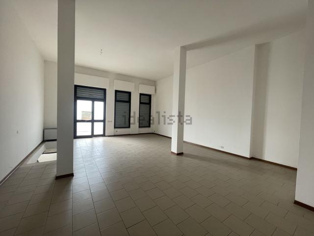 Locale Commerciale in affitto a Verona