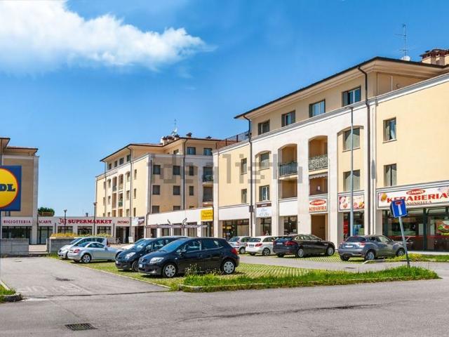 Locale Commerciale in affitto a Bagnolo Mella, Lombardia