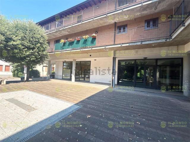 Locale Commerciale in affitto a Torrevecchia Pia, Lombardia
