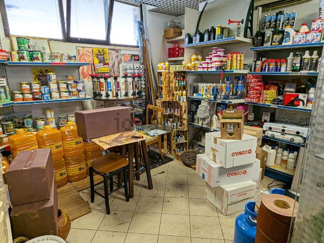 Locale Commerciale in affitto a Orte, Lazio