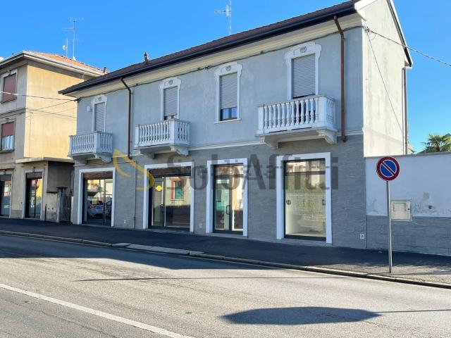 Locale Commerciale in affitto a Gallarate, Lombardia