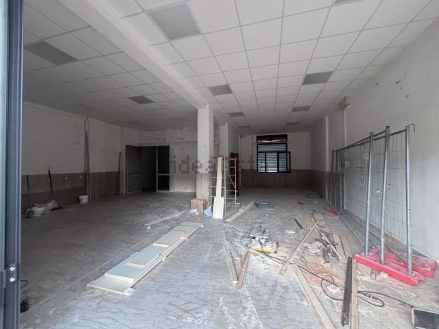 Locale Commerciale in affitto a San Silvestro, Cassino