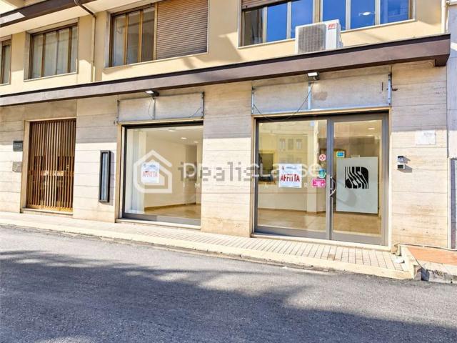 Locale Commerciale in affitto a Dente, Modica