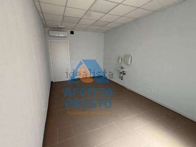 Locale Commerciale in affitto a Unione dei Comuni Circondario dell'Empolese Valdelsa, Empoli