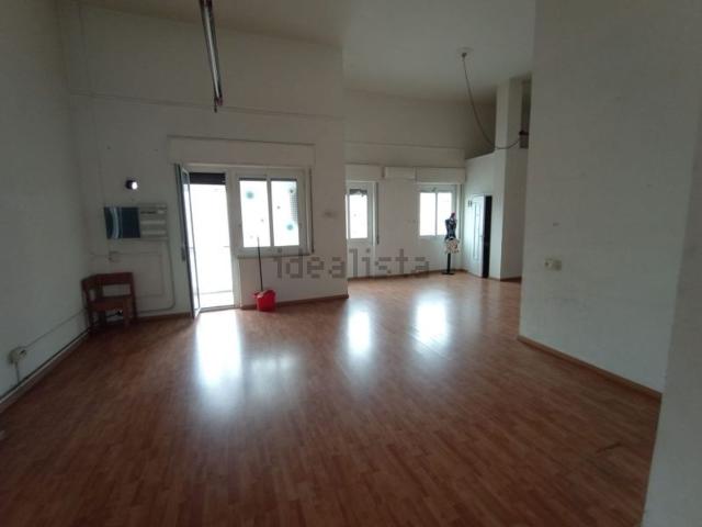 Locale Commerciale in affitto a Oliveto, Imperia