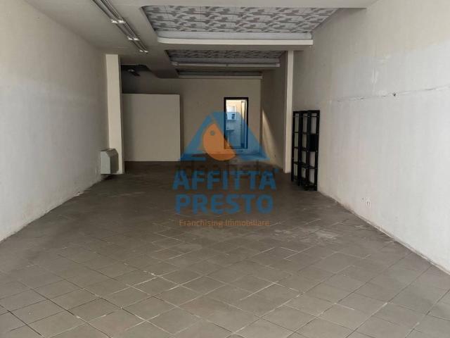 Locale Commerciale in affitto a Unione dei Comuni Circondario dell'Empolese Valdelsa, Fucecchio