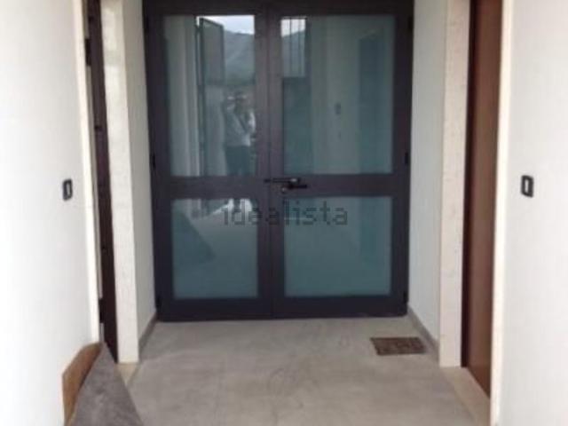 Locale Commerciale in affitto a Pellezzano, Campania