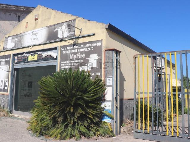 Locale Commerciale in affitto a Sant'agata De' Goti, Campania