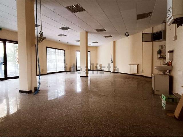 Locale Commerciale in affitto a Unione di comuni Terre di Castelli, Vignola