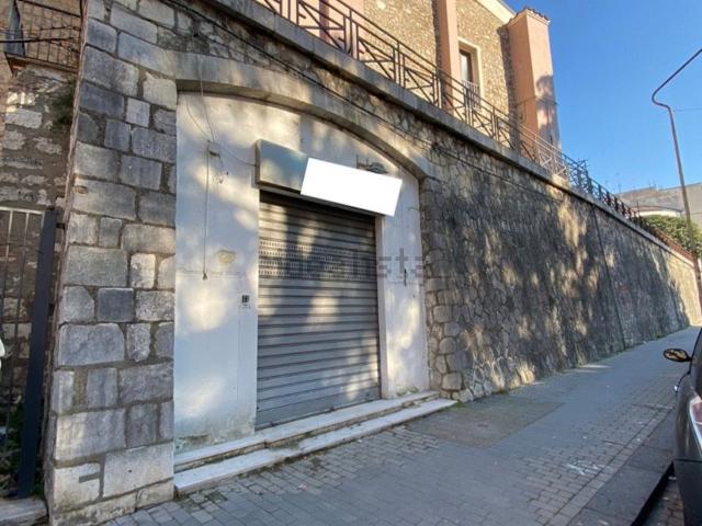 Locale Commerciale in affitto a Benevento, Campania
