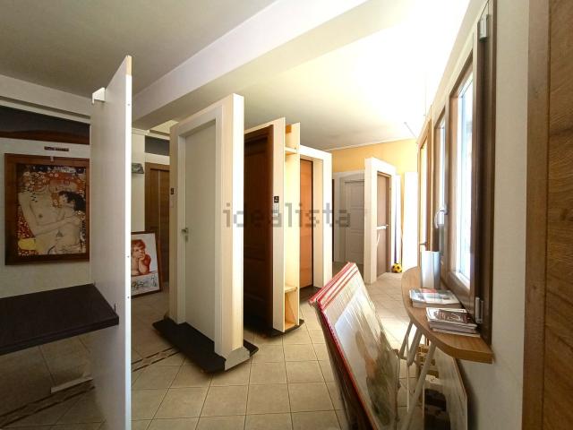 Locale Commerciale in affitto a Comiso, Sicilia