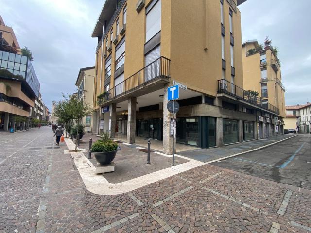 Locale Commerciale in affitto a Volta-Prealpi, Saronno