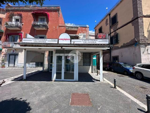 Locale Commerciale in affitto a Rione Ortodonico, Pozzuoli