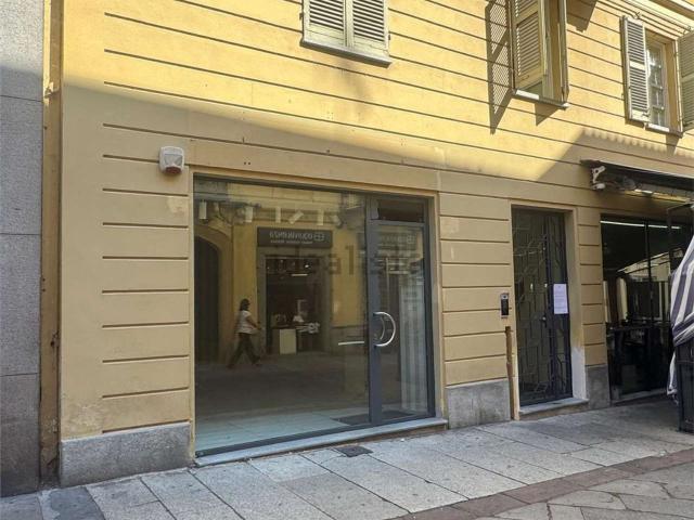 Locale Commerciale in affitto a Rione San Secondo, Piemonte
