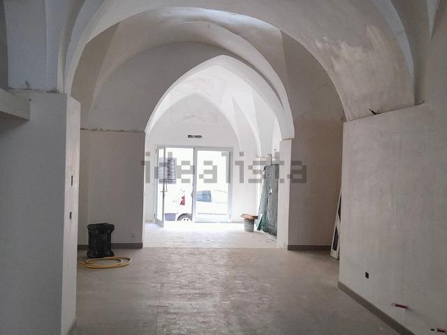 Locale Commerciale in affitto a Puglia, Taranto